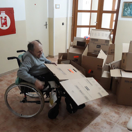 Zväčšiť fotografiu - Dobrú náladu si udržujú najmä pohybom - CSS Domov Javorina_krabice