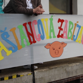 Fašiangová zabíjačka spojila takmer 270 hostí z dvoch centier sociálnych služieb - IMG_2108