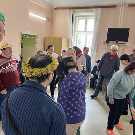 Zväčšiť fotografiu - Fašiangy priniesli radosť a úsmev aj klientom zariadení sociálnych služieb -