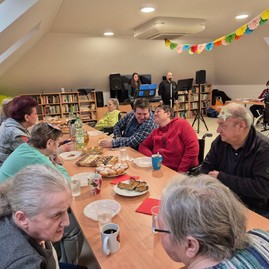 Zväčšiť fotografiu - Fašiangy priniesli radosť a úsmev aj klientom zariadení sociálnych služieb -