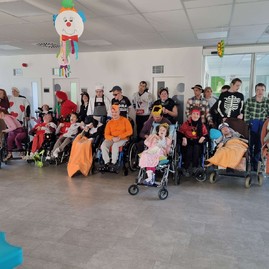 Zväčšiť fotografiu - Fašiangy priniesli radosť a úsmev aj klientom zariadení sociálnych služieb -