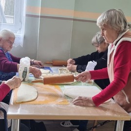 Zväčšiť fotografiu - Fašiangy priniesli radosť a úsmev aj klientom zariadení sociálnych služieb -