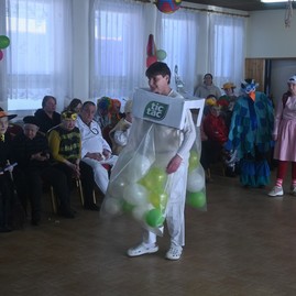 Zväčšiť fotografiu - Fašiangy priniesli radosť a úsmev aj klientom zariadení sociálnych služieb -