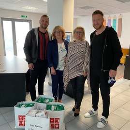 Zväčšiť fotografiu - Hokejové legendy pomáhajú zariadeniam v trenčianskom kraji - 96826221_548182332560817_2535234455124049920_n