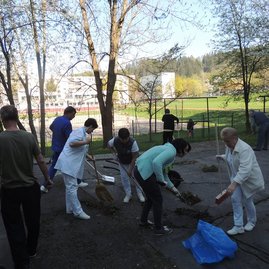 Jarná brigáda klientov považskobystrického centra sociálnych služieb - bystričan - m_DSCN4615