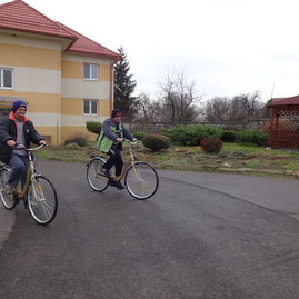 Klienti css-lipa v kostolnej – záriečí si našli pod stromčekom dva bicykle - DSC01426_resize
