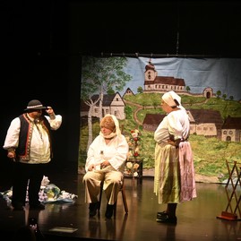 Zväčšiť fotografiu - Klienti sa tešia z úspechov i vynovených priestorov