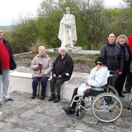 Zväčšiť fotografiu - Klienti župného centra sociálnych služieb na výlete za históriou - 2