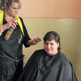 Zväčšiť fotografiu - Klientky domova sociálnych služieb zažili deň plný krásy a výnimočnosti - 