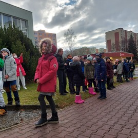Zväčšiť fotografiu - Klientov považskobystrického centra sociálnych služieb potešil vianočný program detí - 20211217_095204