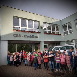 Zväčšiť fotografiu - Klientov považskobystrického centra sociálnych služieb potešil vianočný program detí - 20211217_095715