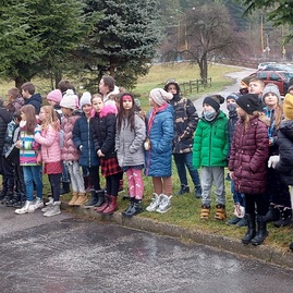 Zväčšiť fotografiu - Klientov považskobystrického centra sociálnych služieb potešil vianočný program detí - 20211217_100133