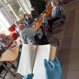 Zväčšiť fotografiu - Literatúra má moc potešiť duše seniorov i zdravotne znevýhodnených -