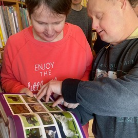 Zväčšiť fotografiu - Literatúra má moc potešiť duše seniorov i zdravotne znevýhodnených -