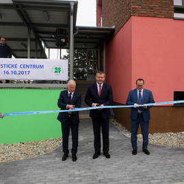 Zväčšiť fotografiu - Modrou farbou si pripomíname svetový deň povedomia o autizme