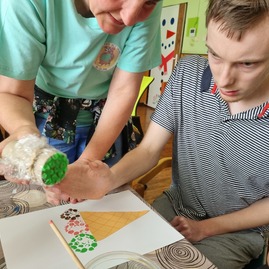 Zväčšiť fotografiu - Modrou farbou si pripomíname svetový deň povedomia o autizme