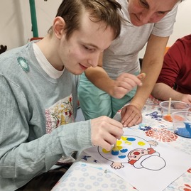 Zväčšiť fotografiu - Modrou farbou si pripomíname svetový deň povedomia o autizme