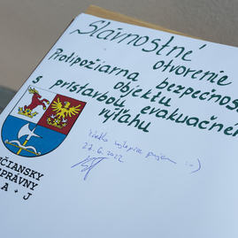 Zväčšiť fotografiu - Na kolonke v púchove majú nový výťah aj únikové schodisko - 20220627_TSK_025w