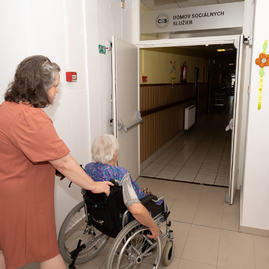 Zväčšiť fotografiu - Na kolonke v púchove majú nový výťah aj únikové schodisko - 20220627_TSK_030w