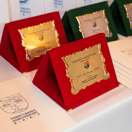 Zväčšiť fotografiu - Ocenenia za svoju prácu si prevzali aj pracovníci v sociálnych službách - 20220524_TSK_socialne_sluzby_002w