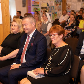 Zväčšiť fotografiu - Ocenenia za svoju prácu si prevzali aj pracovníci v sociálnych službách - 20220524_TSK_socialne_sluzby_012w