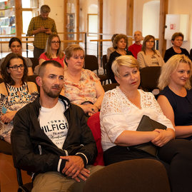 Zväčšiť fotografiu - Ocenenia za svoju prácu si prevzali aj pracovníci v sociálnych službách - 20220524_TSK_socialne_sluzby_021w