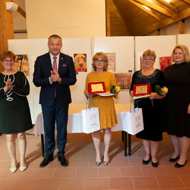 Zväčšiť fotografiu - Ocenenia za svoju prácu si prevzali aj pracovníci v sociálnych službách - 20220524_TSK_socialne_sluzby_094w