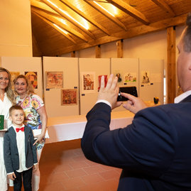 Zväčšiť fotografiu - Ocenenia za svoju prácu si prevzali aj pracovníci v sociálnych službách - 20220524_TSK_socialne_sluzby_116w