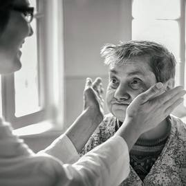 Zväčšiť fotografiu - Oceníme tých, ktorí pracujú s najzraniteľnejšími krajanmi - 10884814_10200177231191651_1218926628_n