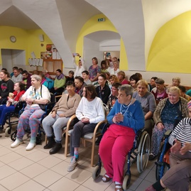 Zväčšiť fotografiu - Október v našich zariadeniach sociálnych služieb - 1000016968
