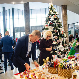 Zväčšiť fotografiu - Pozývame vás na vianočné trhovisko plné vôní a drobnôstok - TSK_viantrhy_pondelok_mini (37 of 50)