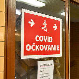Zväčšiť fotografiu - Prvá stovka zamestnancov župných zariadení sociálnych služieb je zaočkovaná - DSC_0069