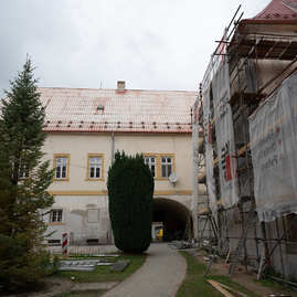 Zväčšiť fotografiu - Rekonštrukcia kaštieľa v zemianskom podhradí napreduje - 20220919_TSK_176w