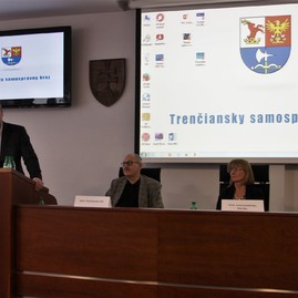 Takmer stovku odborných zamestnancov zariadení sociálnych služieb a špeciálnych škôl prilákal seminár na tému „autizmus“ - IMG_7472