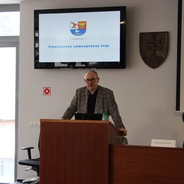 Takmer stovku odborných zamestnancov zariadení sociálnych služieb a špeciálnych škôl prilákal seminár na tému „autizmus“ - IMG_7486