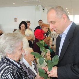 Úctu k starším preukázali klientom aj v css bystričan - m_DSCN1601