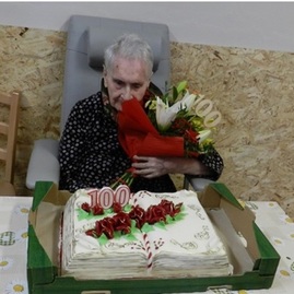 Zväčšiť fotografiu - V centre sociálnych služieb – lipovec oslavovali storočnicu - babka