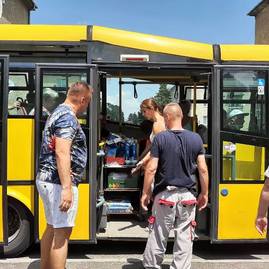Zväčšiť fotografiu - V css – partizánske zažili mesiac plný aktivít - obÄŤerstvenie aj voda do autobusu