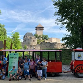 Zväčšiť fotografiu - V dss - adamovské kochanovce sa klienti nenudia - hrad 1