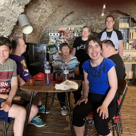 Zväčšiť fotografiu - V dss - adamovské kochanovce sa klienti nenudia - klaun 4