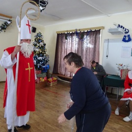Zväčšiť fotografiu - V dss – adamovské kochanovce sa očkovalo, zariadenie navštívil aj mikuláš - DSC01711