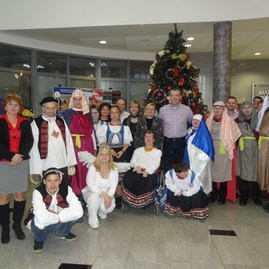 V predvečer mikuláša sa rozsvietil vianočný stromček v úrade tsk - 9_resize
