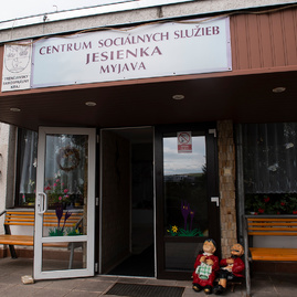 V zariadeniach sociálnych služieb župa odstraňuje fyzické bariéry, pri tých mentálnych pomáhajú psy, zajace a dokonca i pávy - 20180720_MY_ZP_PD_TSK_foto_Radovan_Stoklasa_002w