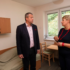 V zariadeniach sociálnych služieb župa odstraňuje fyzické bariéry, pri tých mentálnych pomáhajú psy, zajace a dokonca i pávy - 20180720_MY_ZP_PD_TSK_foto_Radovan_Stoklasa_039w