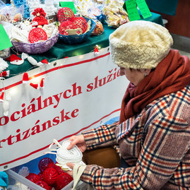 Zväčšiť fotografiu - Vianočné srdce trenčianskej župy otvorilo svoje brány - TSK_vianočné srdce_2024_mini (105 of 133)