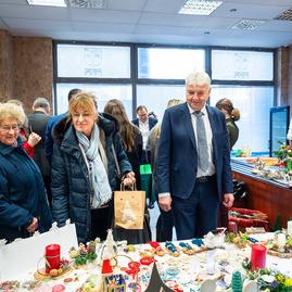 Zväčšiť fotografiu - Vianočné srdce trenčianskej župy otvorilo svoje brány - TSK_vianočné srdce_2024_mini (84 of 133)