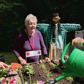 Zväčšiť fotografiu - Z letných zážitkov sa tešia aj klienti zariadení sociálnych služieb