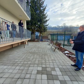 Zväčšiť fotografiu - Z vianočných darčekov od župných zamestnancov sa tešili seniori aj deti - 20211216_101938