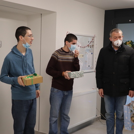 Zväčšiť fotografiu - Z vianočných darčekov od župných zamestnancov sa tešili seniori aj deti - IMG_4675