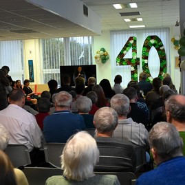 Zväčšiť fotografiu - Za 40 rokov našlo u nich domov a pomoc viac ako 1 200 klientov